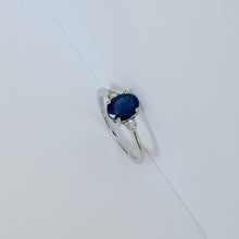 Cargar imagen en el visor de la galería, Kelly Sapphire Diamond Ring
