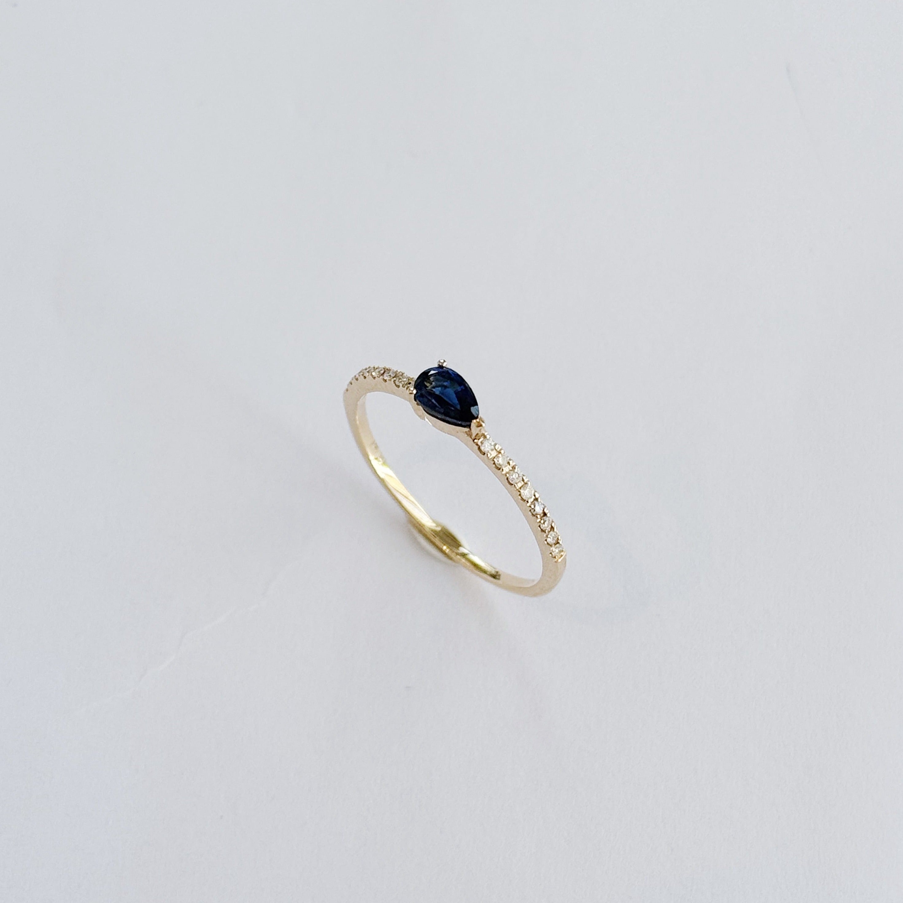 Bina Sapphire Diamond Ring