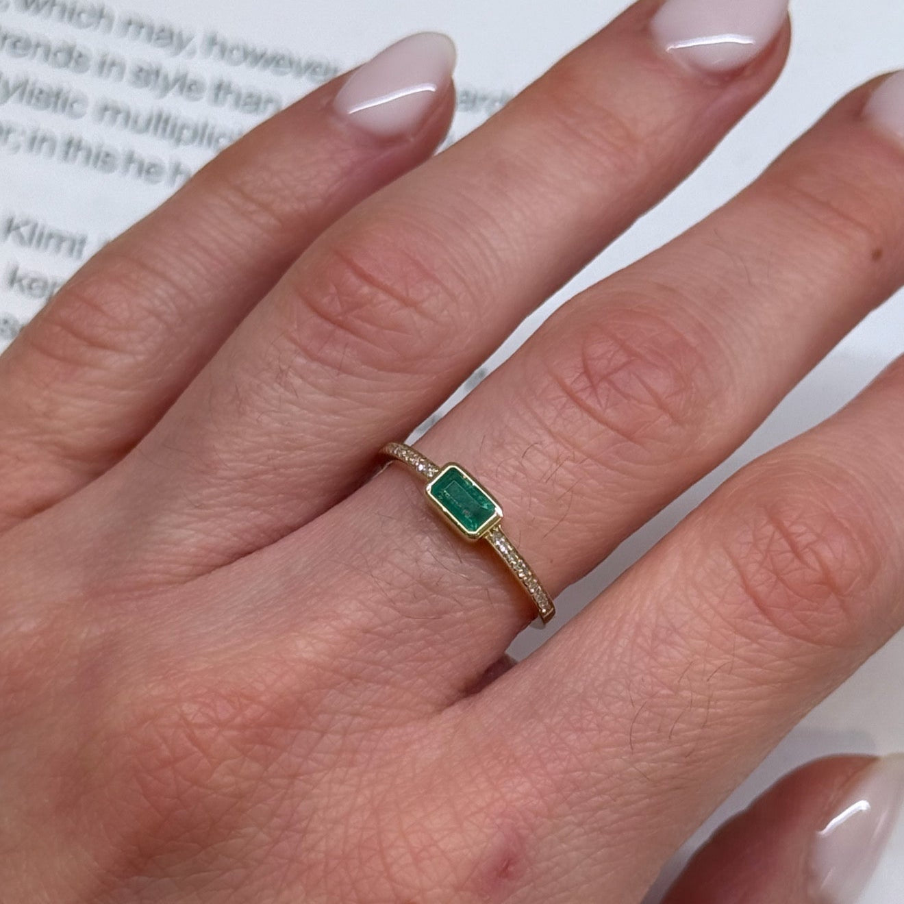 Nara Emerald Diamond Ring