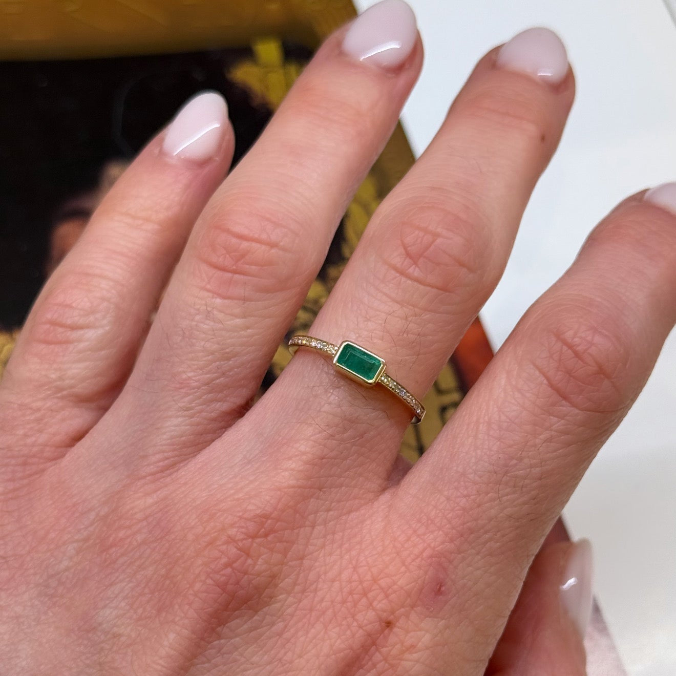 Nara Emerald Diamond Ring