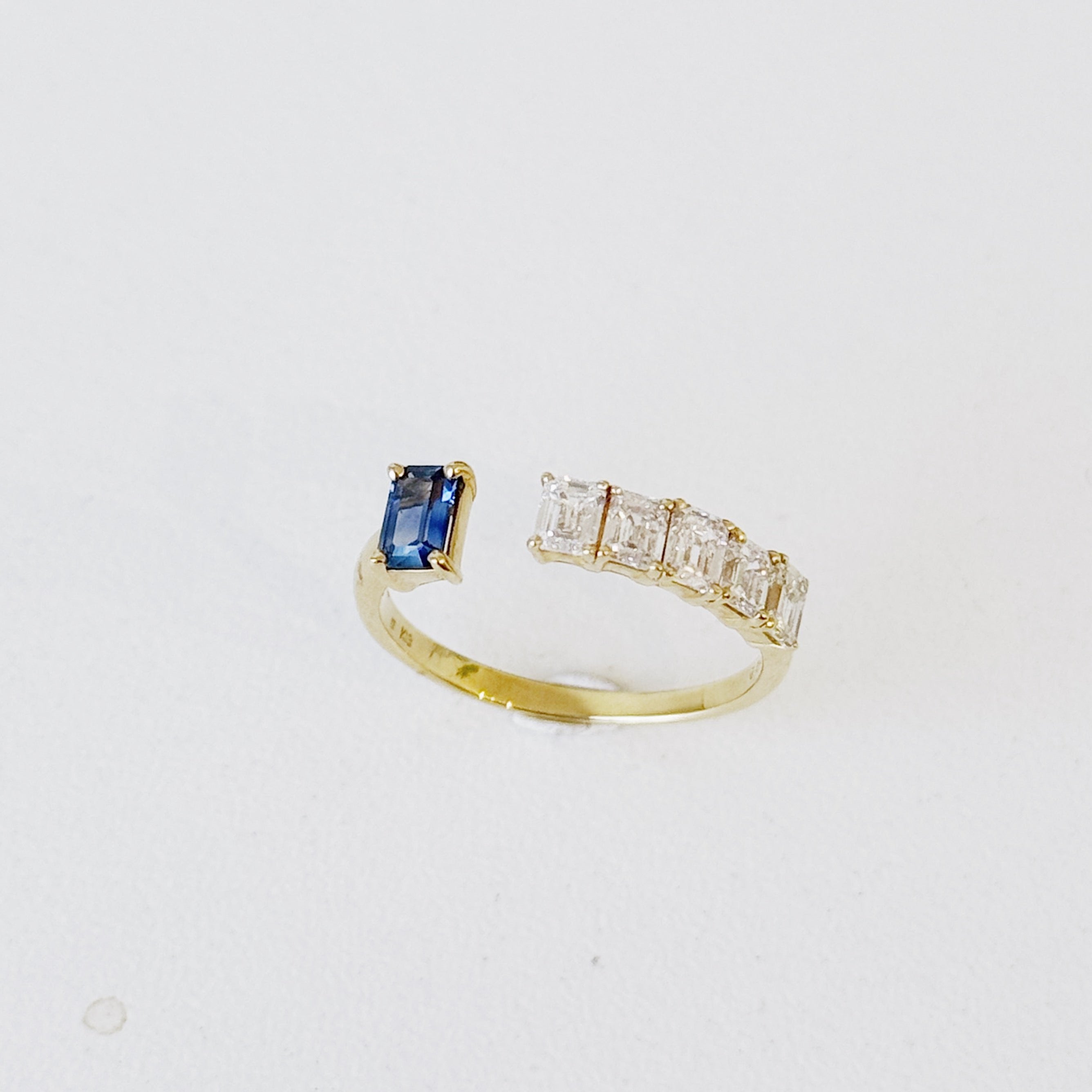 Anahi Blue Sapphire Diamond Ring