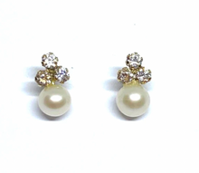 Load image into Gallery viewer, Shelly Pearl Baby Earrings
