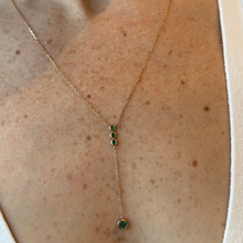 Load image into Gallery viewer, Daen Bezel Emerald Lariat Necklace
