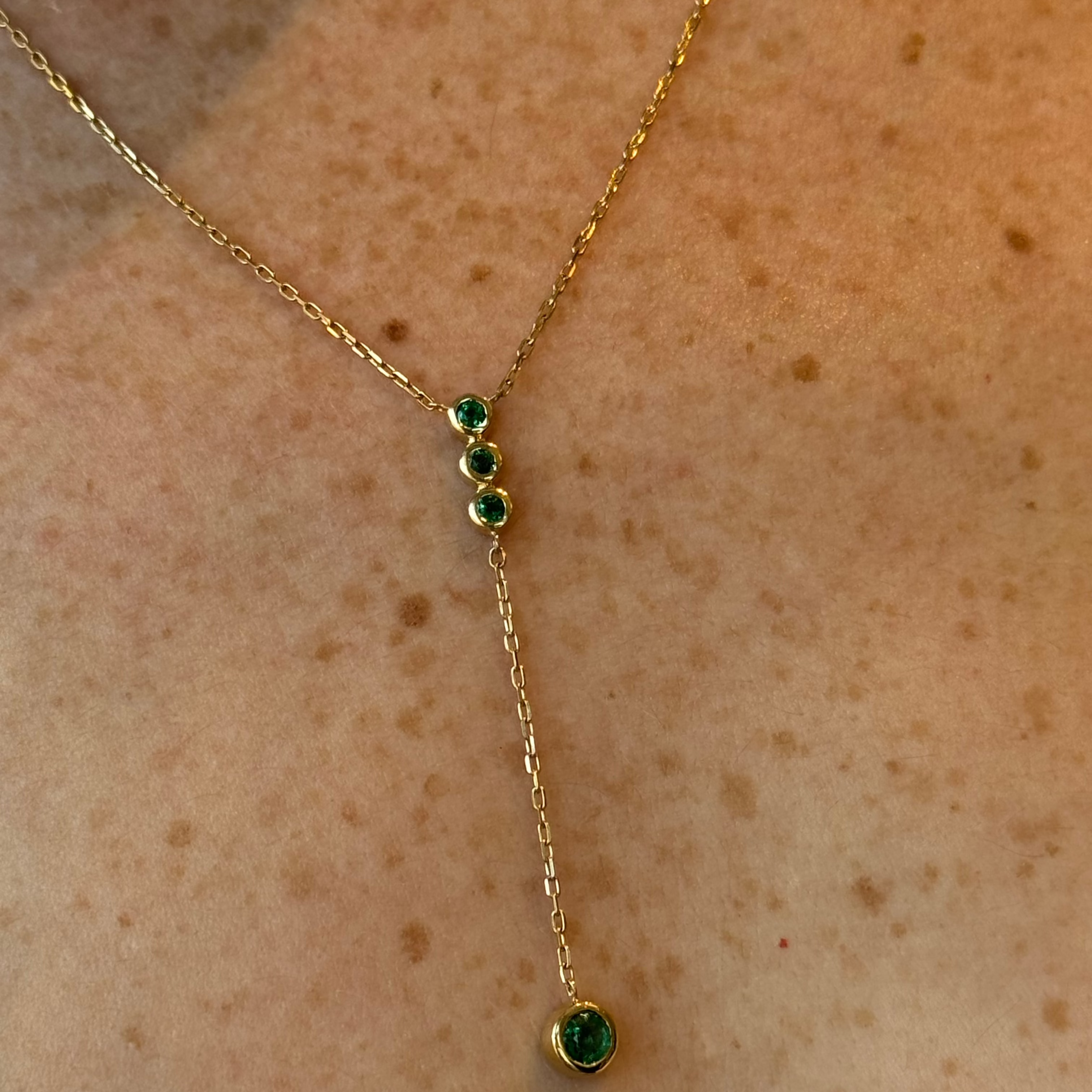 Daen Bezel Emerald Lariat Necklace