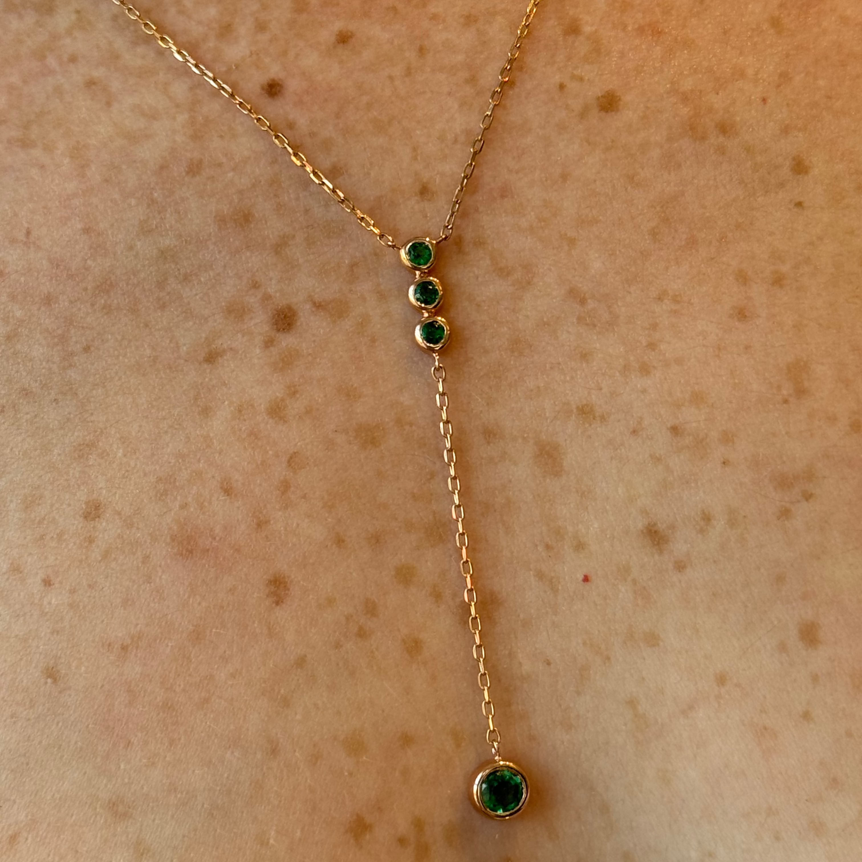 Daen Bezel Emerald Lariat Necklace