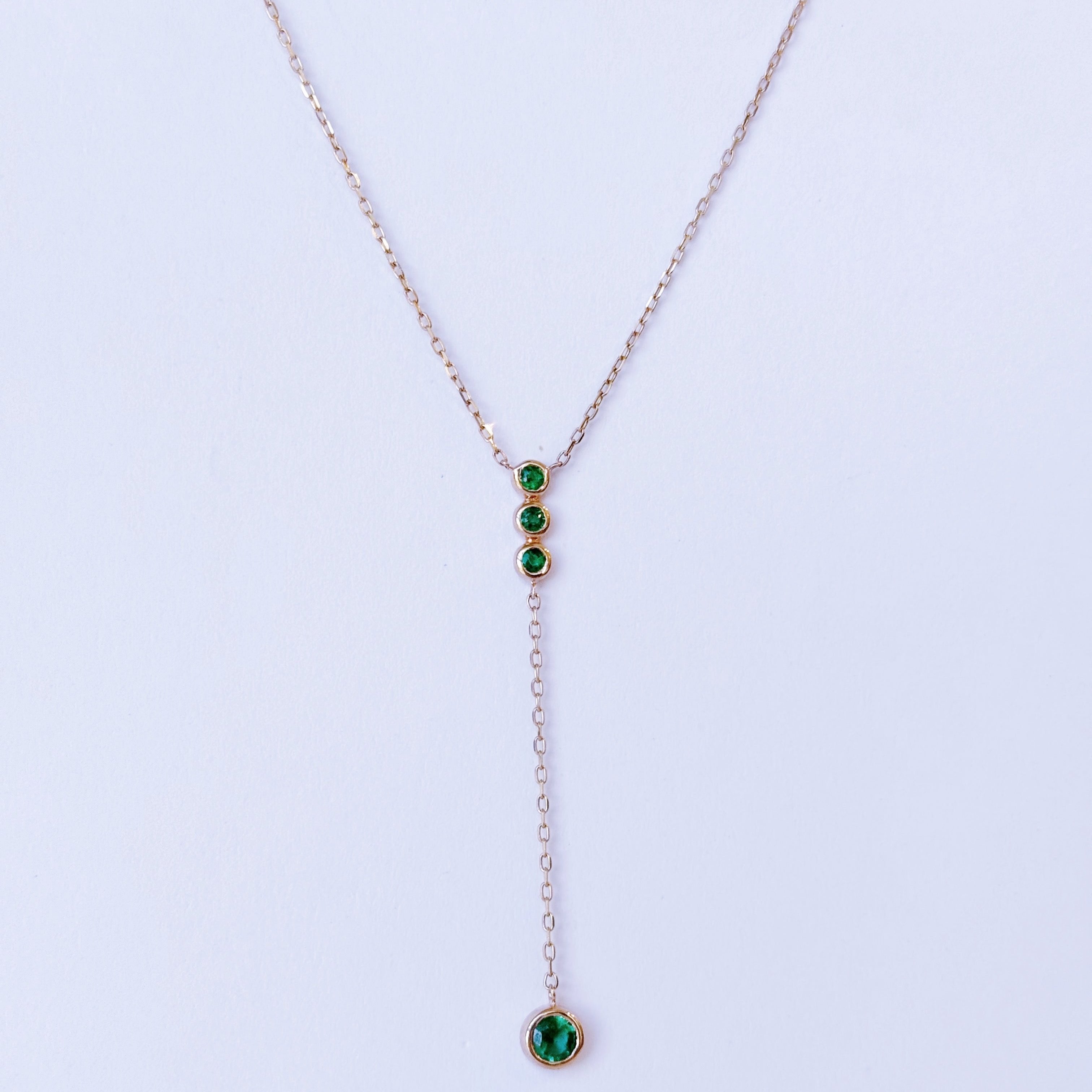Daen Bezel Emerald Lariat Necklace