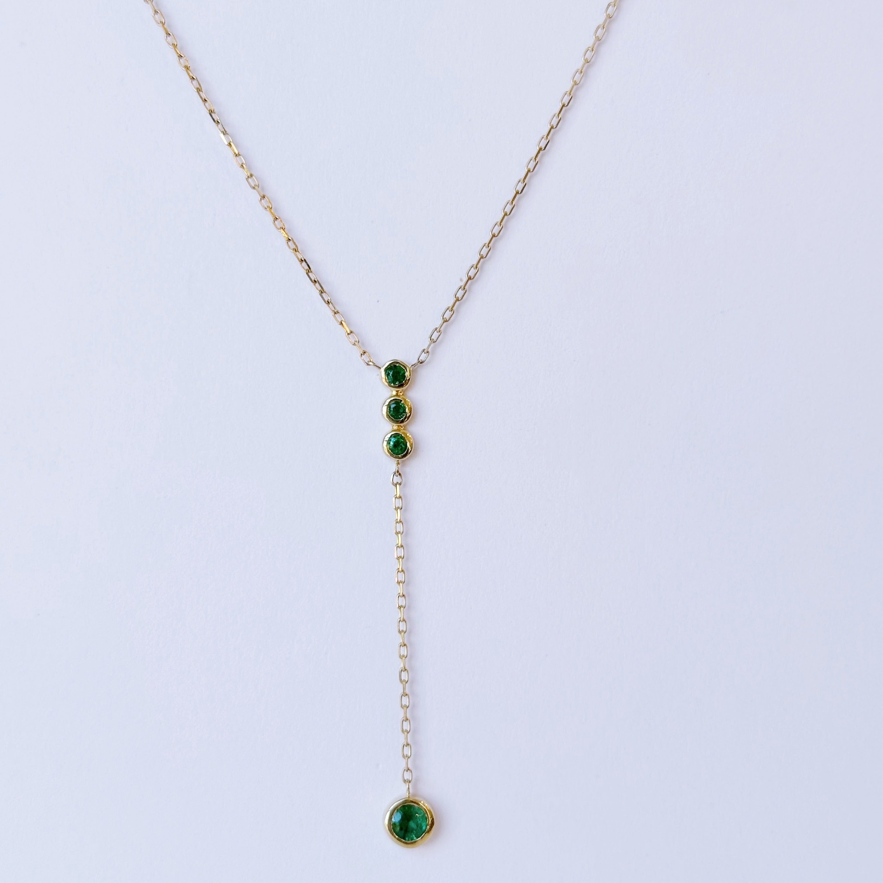 Daen Bezel Emerald Lariat Necklace