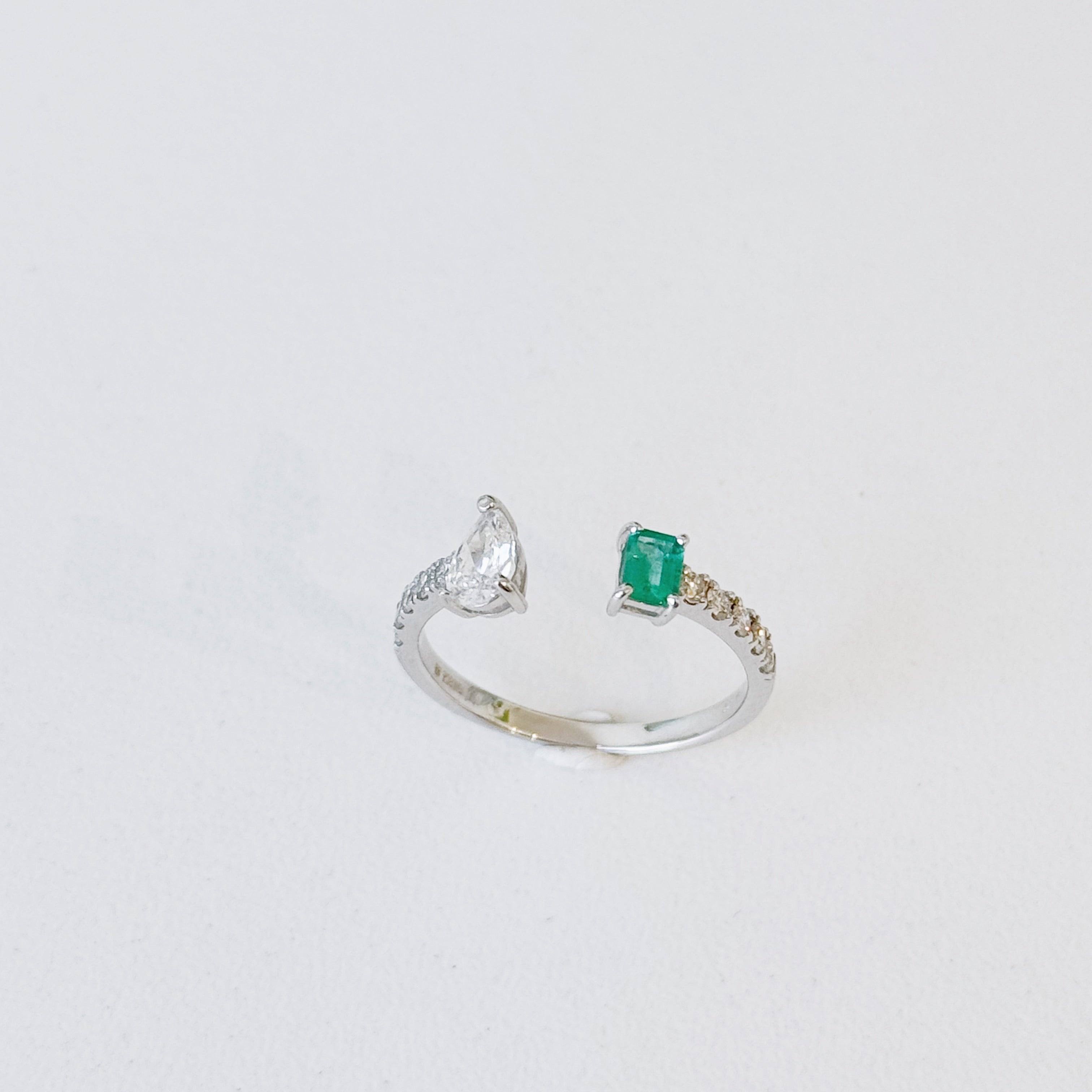 Clariza Emerald Diamond Ring