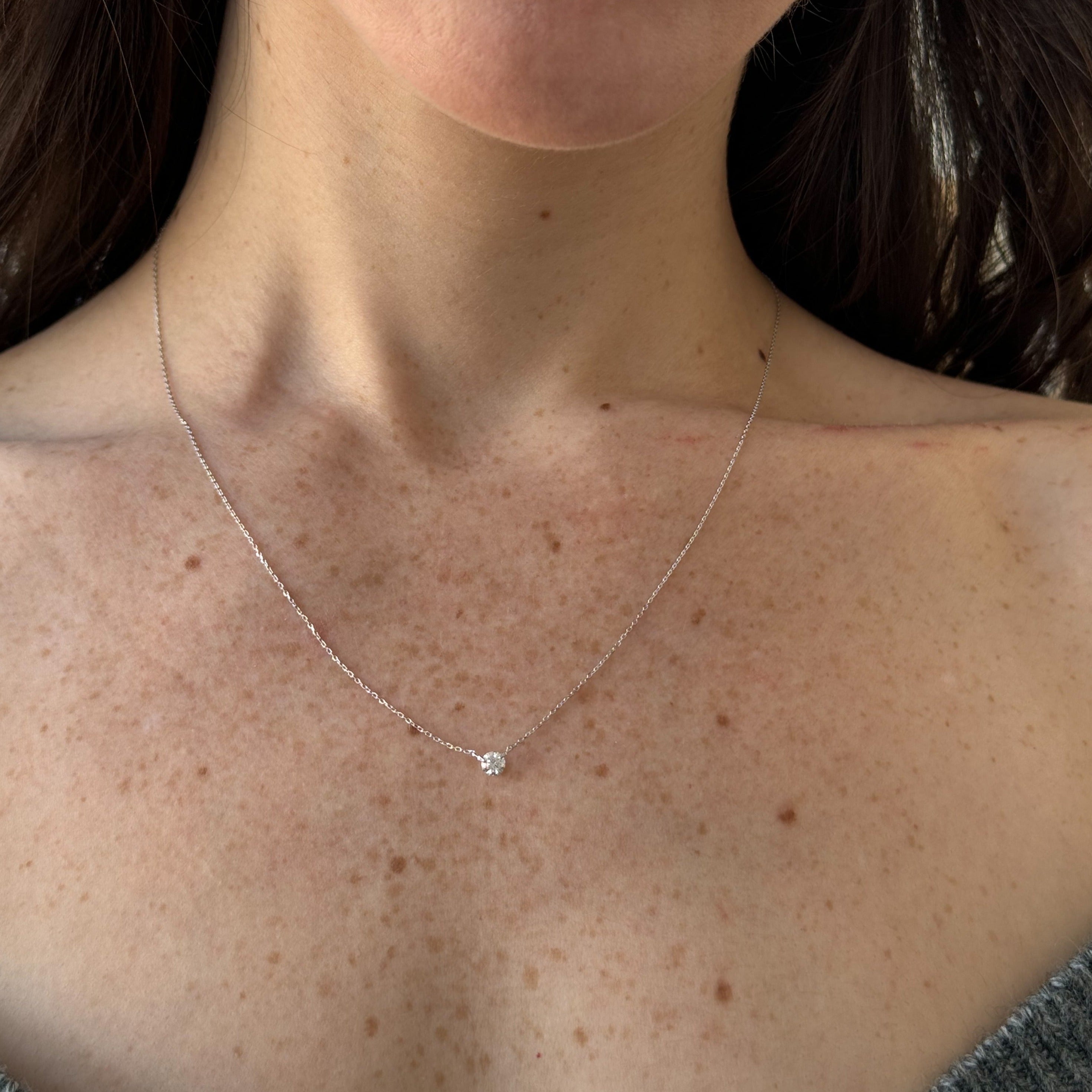 Frida Solitaire Diamond Necklace 0.20 ct.