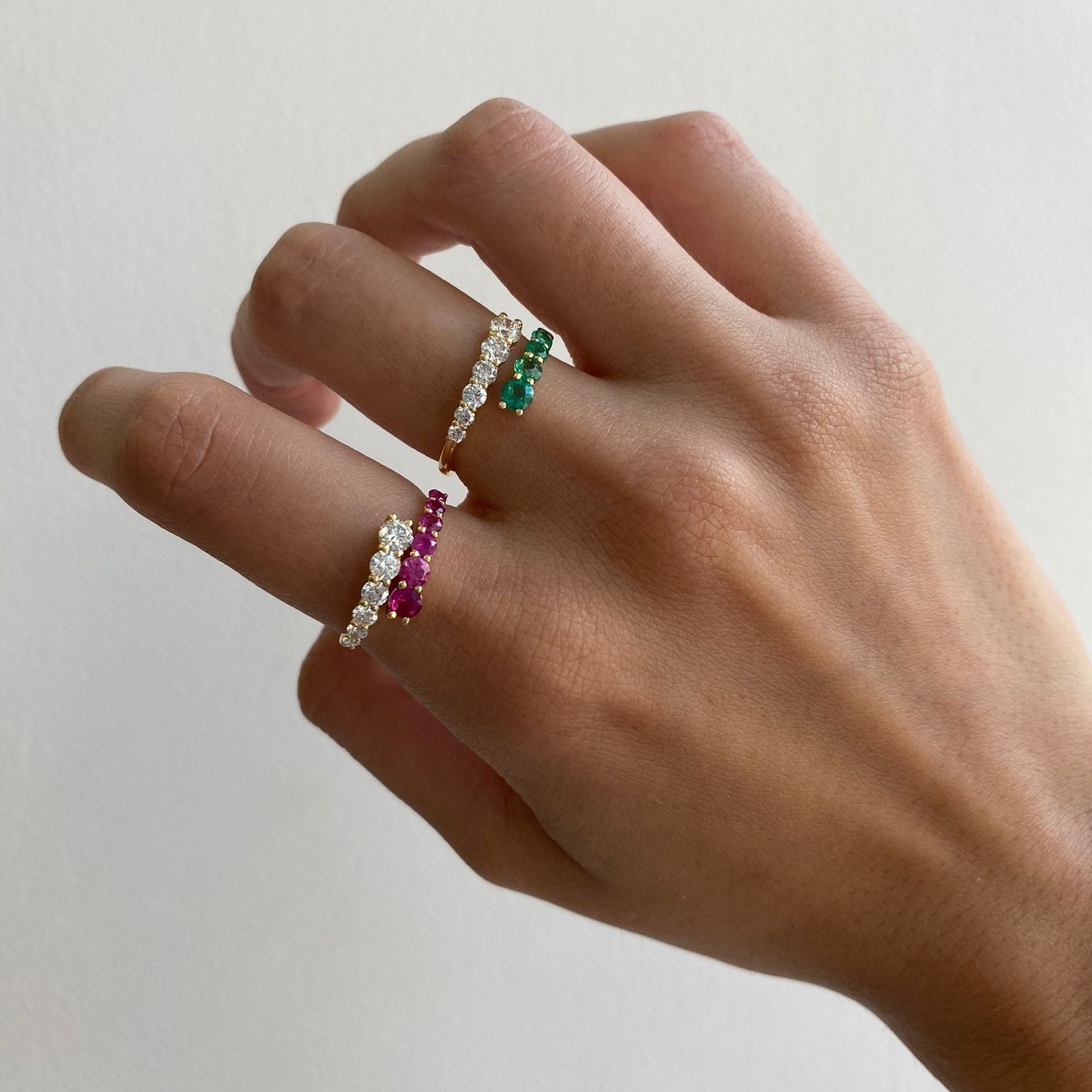 Anillo Rosie con diamantes y rubíes