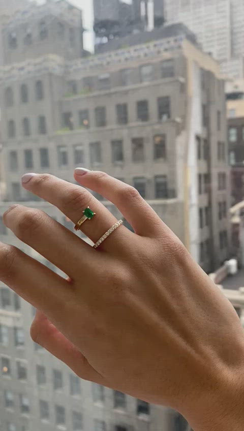 Anillo Julia con diamantes y esmeralda
